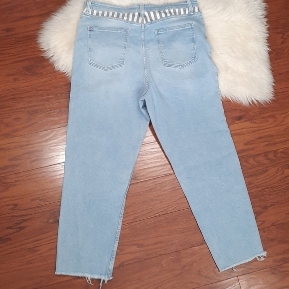 BDG Raw Hem Highwaisted Jeans - Picture 5 of 7